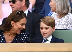 Prințul George, prima sa prezență în tribuna oficială de la Wimbledon. Viitorul rege a ținut trofeul în brațe. „Să nu-l scapi!”