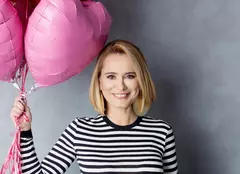 Andreea Esca își aniversează în stil mare cei 50 de ani. Vedeta Pro TV a organizat o escapadă surpriză pentru 70 de invitați! + fotografii de colecție! EXCLUSIV