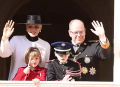 Albert și Charlene de Monaco sărbătoresc separat 14 ani de căsătorie. Prințul a plecat la 10.000 de kilometri depărtare de familie