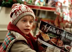 Cum arată astăzi Macaulay Culkin, Kevin din „Singur acasă”. Are 44 de ani și este tatăl a doi băieți