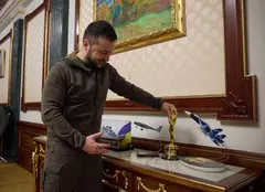 Oscarul a ajuns în Ucraina. De la cine a primit președintele Zelenski mult râvnita statuetă