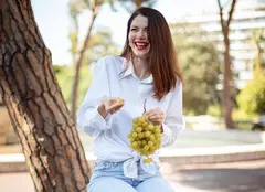 Anca Lungu și-a făcut debutul pe podium, la aproape 40 de ani. Fosta prezentatoare, apariție provocatoare la Bucharest Fashion Week