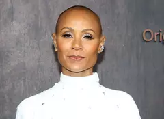 Cum arată acum Jada Pinkett Smith, după ce a început să îi crească părul. Soția lui Will Smith suferă de alopecie 