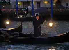 „Bântuind prin Veneția”, noul film cu Kenneth Branagh, e la cinema. Poirot investighează, într-un decor fascinant