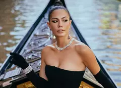 Cum își croiește Demet Özdemir propriul drum, dincolo de ecran: „Faptul că femeile mă apreciază mă face să mă simt puternică”