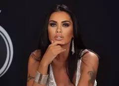 Oana Zăvoranu s-a lansat în lumea afacerilor online. Cât costă o simplă pereche de blugi care poartă semnătura vedetei