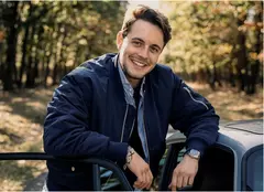 Cine este Aris Eram. Drumul fiului Andreei Esca de la studiile în Barcelona la marile show-uri TV