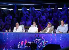 Ediție specială iRoast, înainte de partida România - Elveția. Florin Răducioiu, Helmuth Duckadam, Florin Gardoş şi Ion Crăciunescu, pe lista invitaților