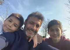 Cine este Barış Kılıç, interpretul lui Ömer din serialul „O dragoste” de la Kanal D. Actorul a avut o copilărie dificilă