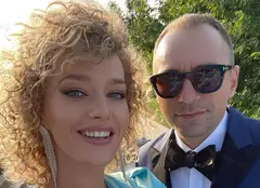 Alexia Țalavutis și Alex Fotea au împlinit șapte ani de căsătorie. Imagini din ziua nunții. Povestea lor a început pe platoul de filmare