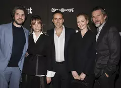 Ethan Hawke, apariție de senzație pe covorul roșu alături de fiica sa. Cei doi au roluri importante în filmul „Wildcat”