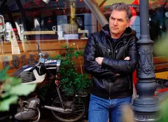 Mircea Radu, între emisiunea TV și noua sa carte. „Este un roman despre un prezentator de televiziune de azi”. EXCLUSIV