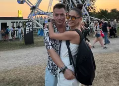 Răzvan Fodor, nemulțumit de pozele în care apare la Electric Castle. Adela Popescu a reacționat prompt: „Data viitoare să îți facă poze Luna”