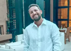 Dani Oțil le dă replica criticilor. Cum reușește să o ducă pe Gabriela Prisăcariu în multe vacanțe exotice