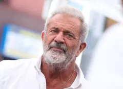 Mel Gibson, de nerecunoscut în compania iubitei lui cu 34 de ani mai tânără. Cum arată acum actorul