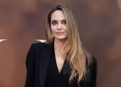 Angelina Jolie, apariție spectaculoasă alături de fiul său Knox. Cei doi au strălucit pe covorul roșu