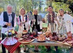 Echipa Știrilor Pro TV sărbătorește 1 Decembrie în costume populare! Roxana Hulpe, Andreea Marinescu și Lavinia Petrea, superbe în ținute festive