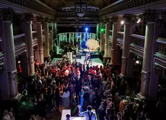 "Marele Gatsby" un spectacol imersiv: O călătorie captivantă în anii '20, prin ochii publicului