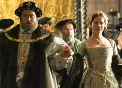 Alicia Vikander și Jude Law devin Catherine Parr și regele Henric al VIII-lea în „Regina înflăcărată”, noul film de pe Max. Dată de lansare, trailer