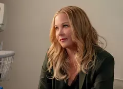 Christina Applegate, a ajuns la spital de peste 30 de ori din cauza unor dureri insuportabile. „Au făcut toate testele posibile pe mine”