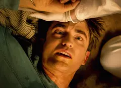 Filmul „Mickey 17”, disponibil la cinema. Robert Pattinson are rolul principal