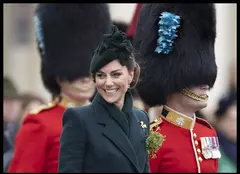 Kate Middleton, în centrul atenției la parada de Ziua Sfântului Patrick. Prințesa de Wales a savurat un pahar de bere alături de soldați