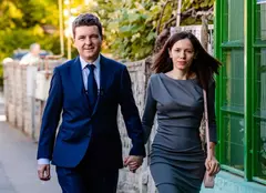 Cât plătește chirie Nicușor Dan și de ce nu și-a cumpărat încă o casă. Cum arată mansarda în care locuiește cu familia