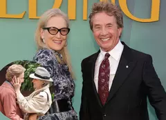 Meryl Streep și Martin Short, surprinși în timp ce se sărutau pe platourile de filmare. Imaginile care au stârnit reacții
