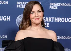 Drew Barrymore, în costum de baie pe un iaht de lux, la 50 de ani. Ce spune actrița despre operațiile estetice și îmbătrânire