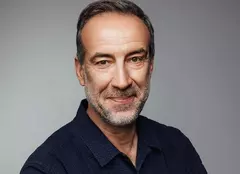 Șerban Pavlu, din culisele „Tătuțu'”, sezonul 2. „Eu vorbesc încontinuu și fac glume, iar colegii râd sau se abțin să râdă”. EXCLUSIV