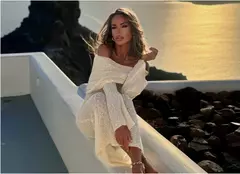 GALERIE FOTO. Cum arată Diana Munteanu în costum de baie la 46 de ani. Fanii au rămas fără cuvinte când au văzut pozele