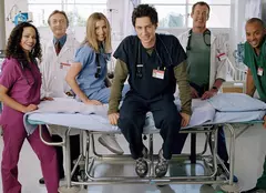 Serialul de comedie „Stagiarii” revine pe micul ecran cu o continuare modernă. Ce actori fac parte din distribuție