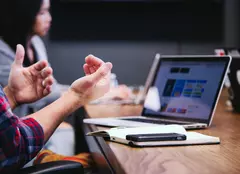 AI, date și securitate: skill-urile digitale care domină piața muncii. Ce caută angajatorii astăzi