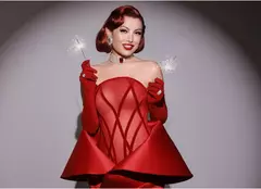 Elena Gheorghe lansează albumul „Crăciunul e IUBIRE”, un proiect construit timp de 14 ani. Piese noi și duet alături de fiica sa, Amelie