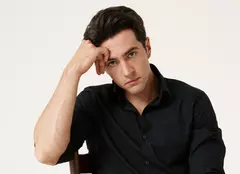 Cine este Liviu Bora, noua figură masculină din „Iubire cu parfum de lavandă”. Actorul este stabilit în Franța de mai mulți ani