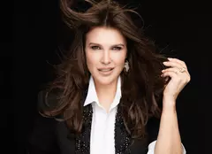 Monica Bîrlădeanu, între „Groapa” și teatru. „E o provocare să sugerezi focul din spate fără să-l arăți direct”. EXCLUSIV