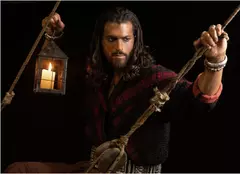 Surpriză pentru fanii lui Can Yaman: Voyo lansează serialul „Sandokan”. Tigrul Malaeziei se întoarce pe micul ecran