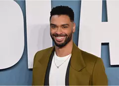 Netflix pariază pe Regé-Jean Page în „Hancock Park”. Actorul din „Bridgerton” devine „ispita periculoasă” în noul serial