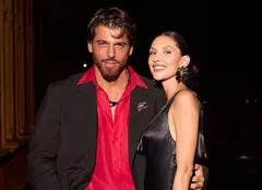 Cum arată casa spectaculoasă a lui Can Yaman din Roma. Lux, piscină și o bibliotecă impresionantă