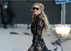 Adio, Barbie! Margot Robbie uimește în „Wuthering Heights”: Rochia gotică și pantofii cu tocuri amețitoare care au încins internetul