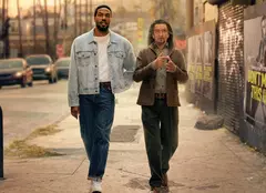 Satira Marvel care dă totul din casă. „Omul Minune” a sosit pe Disney+: Yahya Abdul-Mateen II și Ben Kingsley forțează limitele succesului