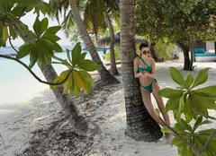 Theo Rose, primele imagini în costum de baie din Maldive: „Sasha face poze mai bine decât taică-su”