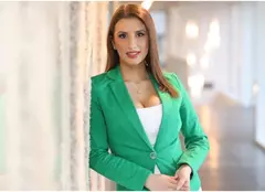 Cine este Andreea Bratu, jurnalista care a lăsat dansul de performanță pentru televiziune. Secretul din spatele emisiunii „Studio Politic”