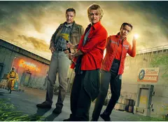 Liam Neeson și Joe Keery, luptă contra cronometru în „Cod roșu: Apocalipsa”. Detaliul emoționant care îl leagă pe actor de Vanessa Redgrave