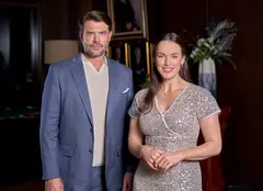 Emilia Priestly și Jason Trent fac echipă la DIVA. Totul despre premierele „Insula misterelor” din martie