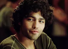 Adrian Grenier nu apare în „Diavolul se îmbracă de la Prada 2”. De ce s-a retras din lumina reflectoarelor și cum arată noua lui viață din Texas