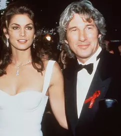 Richard Gere și Cindy Crawford făceau furori pe vremuri. Azi, copiii lor, Homer și Kaia, joacă împreună în serialul „Cioburile” de pe Disney+. Detalii din culise