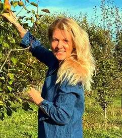 Dana Nălbaru și-a schimbat look-ul înainte de 50 de ani: „Mi-am băgat foarfeca în păr și l-am tuns singură”