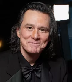 Jim Carrey s-a căsătorit cu Min Ah, după apariția-surpriză de la Paris. „Sublima mea companie”. Cum arată soția actorului