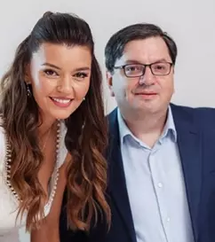 Nicolae Bănicioiu și-a botezat tripleții. Mesajul emoționant al soției sale, după petrecere: „O iubire infinită, trei lumânări, patru băieți!”
